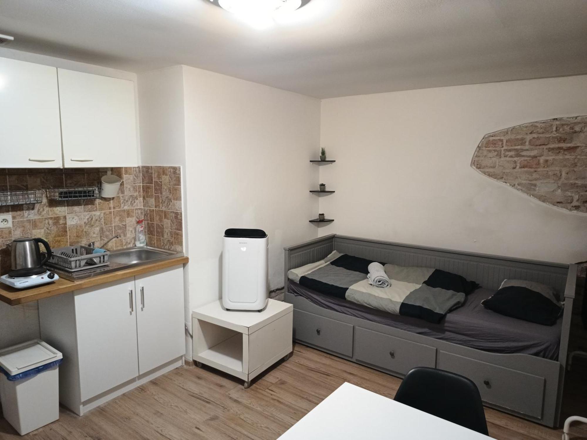 Basic Underground Apartments Next To The Center - Best Tram Line, Cool Local Area Prague Luaran gambar