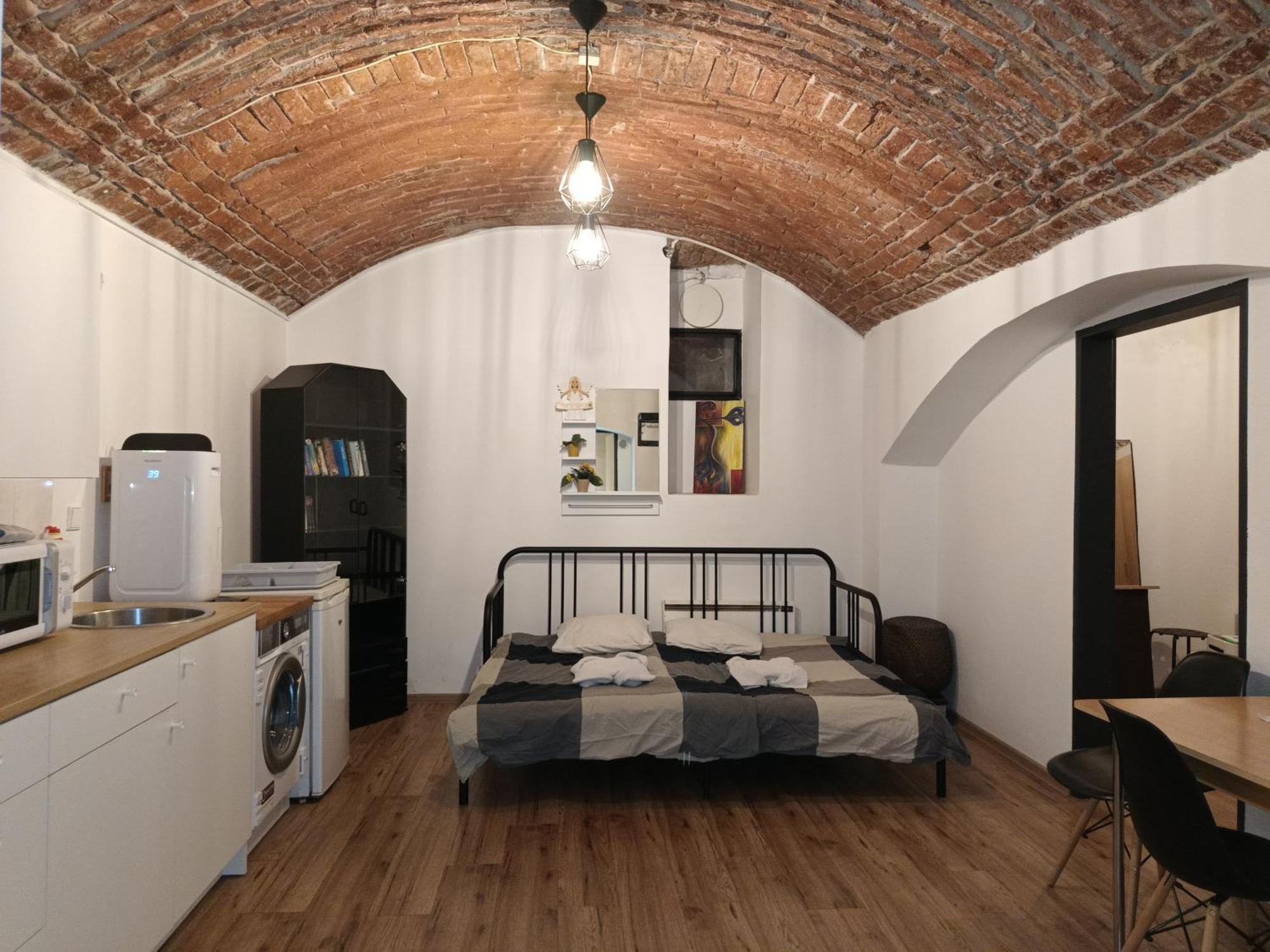 Basic Underground Apartments Next To The Center - Best Tram Line, Cool Local Area Prague Luaran gambar